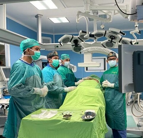 Pertama di IndonesiaÂ  Dokter RSUD Arifin Achmad Berhasil Tangani Buerger Disease