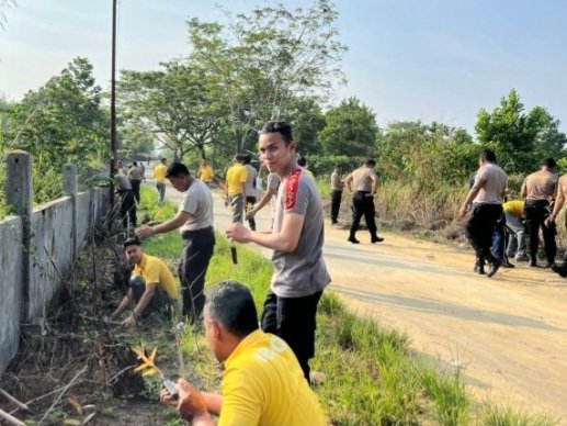 Polres Pelalawan Serentak Tanam Ribuan PohonÂ Ekaliptus 