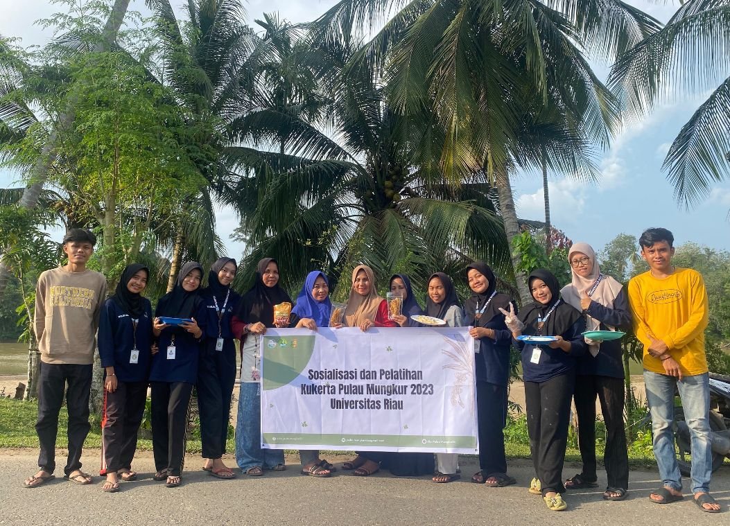 Jadikan Pohon Pisang Sebagai Bahan Yang Bernilai, Kukerta UNRI melakukan Pelatihan Pembuatan Keripik Debog Pisang