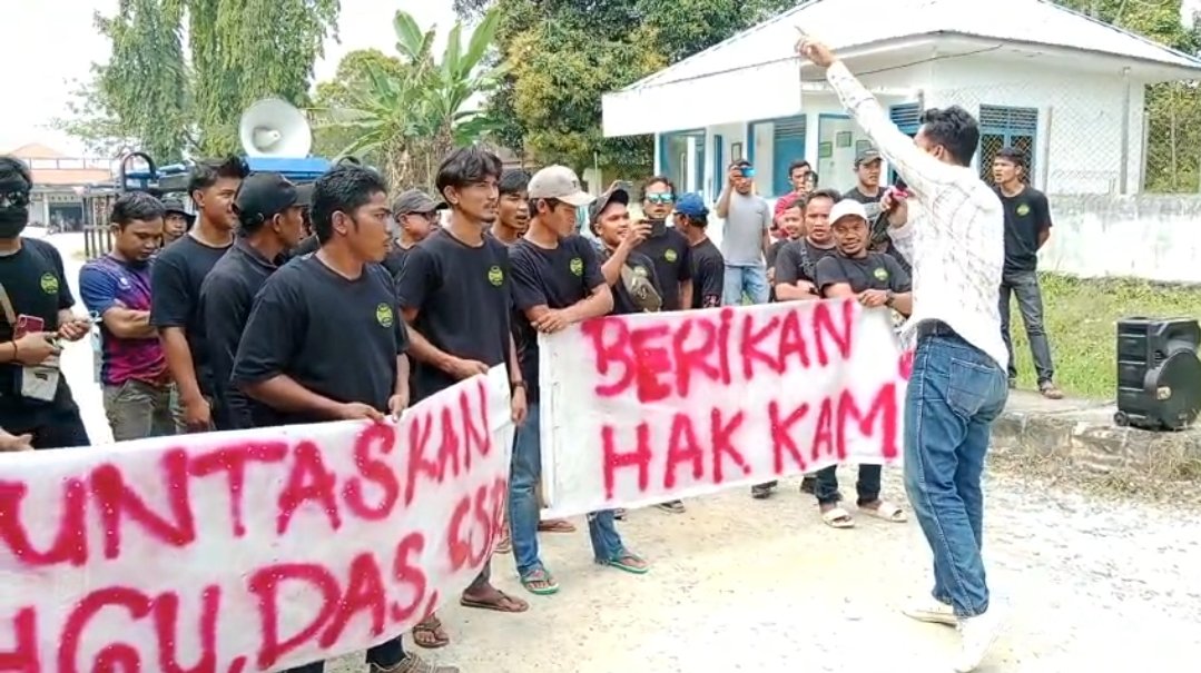 Karang Taruna se-Kecamatan Pangkalan Lesung Demo PT Sari Lembah Subur