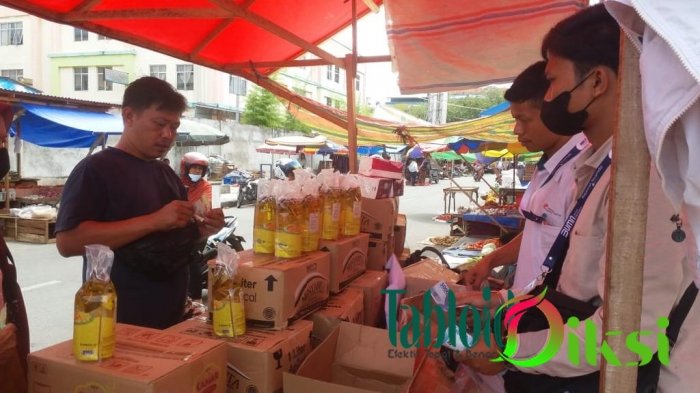 Pasar Tradisional di Pekanbaru Ramai Dikunjungi Saat Rajawali Nusindo Gelar Operasi Minyak Goreng Kemasan Minyakita