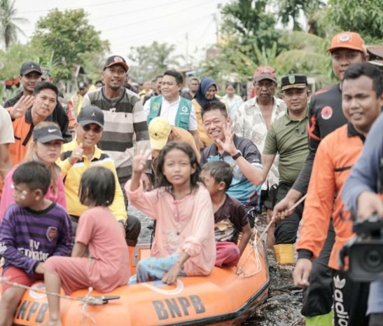 Bupati Rohil Turun Langsung Tinjau Warga Korban BanjirÂ 