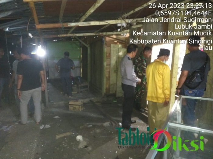 Polsek Kuantan Mudik Lakukan Musyawarah Guna Selesaikan Masalah Tindak Pidana Pengrusakan Di Kelurahan Pasar Lubuk Jambi