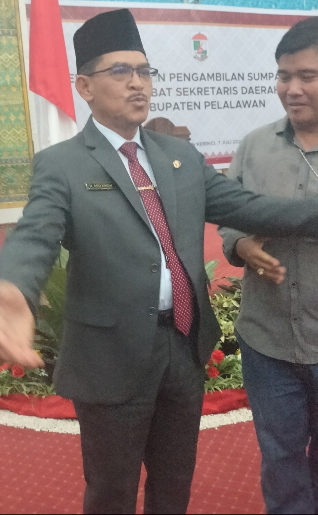 H Zukri SE  Pimpin Pelantikan H Abdul Karim S H M Si Sebagai Sekretaris Daerah Kabupaten Pelalawan