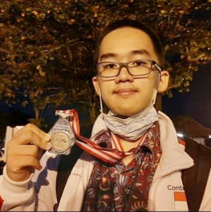 Siswa SMAN 8 Sabet Medali Olimpiade Komputer HungariaÂ 