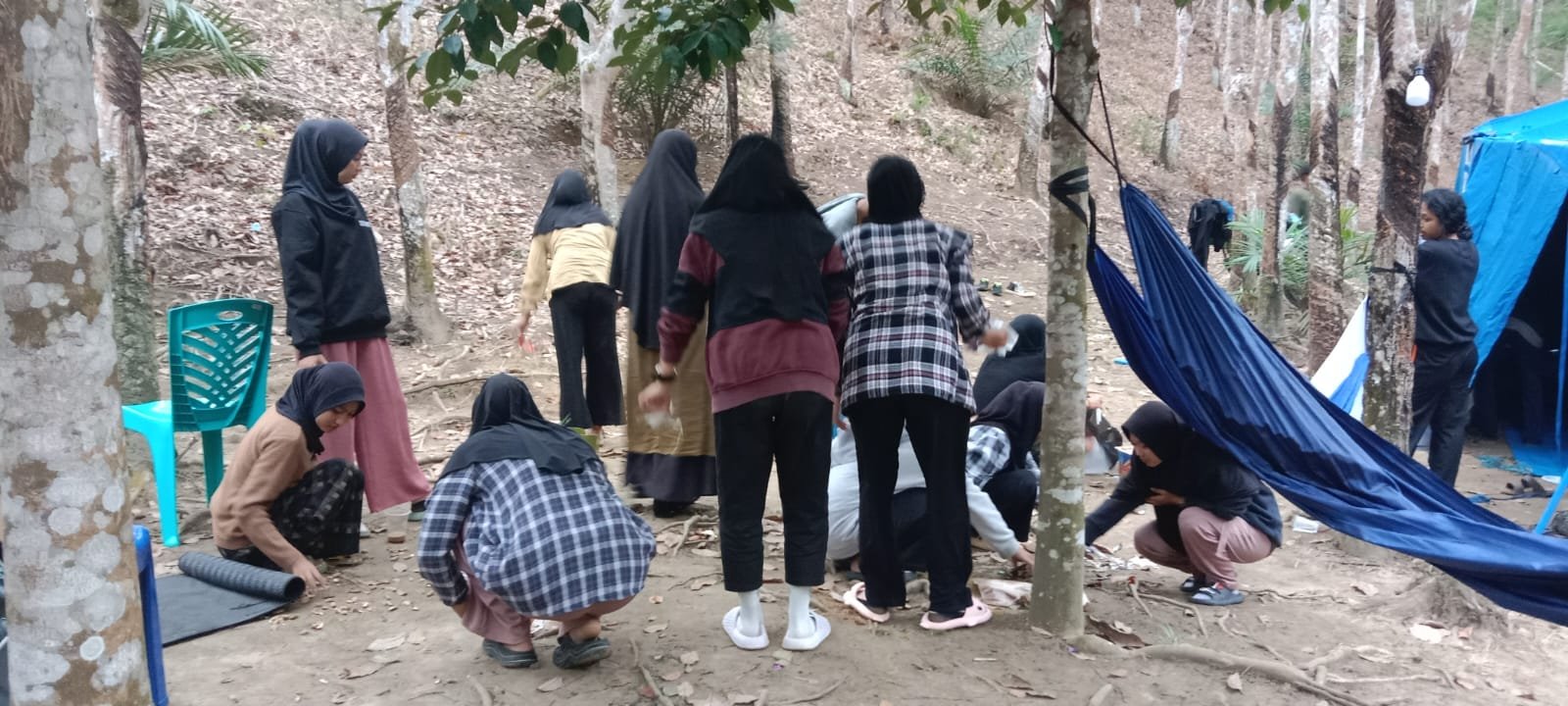 Peduli Lingkungan, BEM UNIKS Bersih-Bersih Objek Wisata Air Terjun Batang Ogan