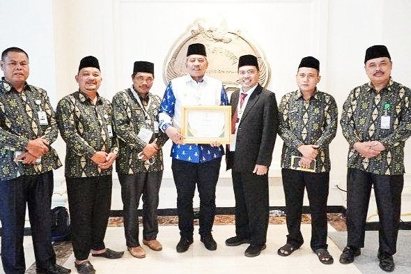 Bupati Siak Jadi Juara Kategori Pendukung Utama Pengelolaan Zakat Indonesia 