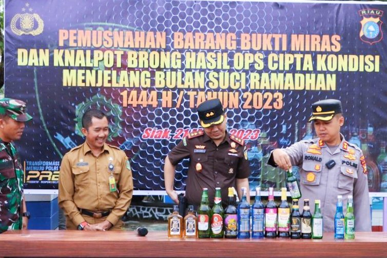 Jelang Ramadhan, Polres Siak Gelar Pemusnahan Miras dan Knalpot Brong Hasil Peningkatan Kamtibmas