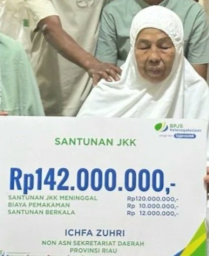 Ahli Waris Protokoler Pemprov Riau Terima SantunanÂ