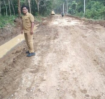 Respon Cepat Instruksi Bupati, PUPR Kuansing Eksekusi Jalan RusakÂ 