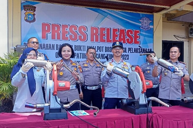 Kapolresta Pekanbaru Musnahkan Ratusan Knalpot BrongÂ 