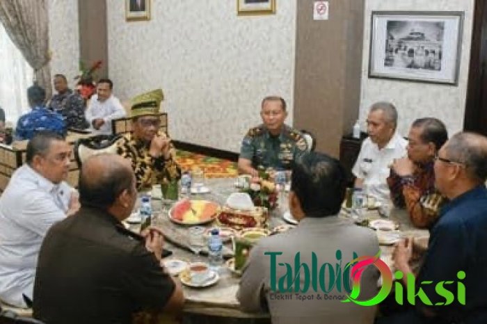 Pj Bupati Kampar Sambut Kedatangan Mahmud MD dengan Suasana Keakraban
