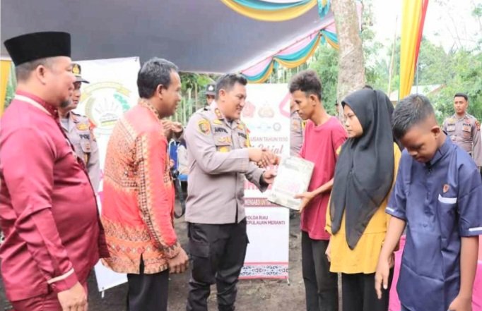 Polres Kepulauan Meranti Salurkan Bantuan Bagi Siswa dan Guru SLBÂ