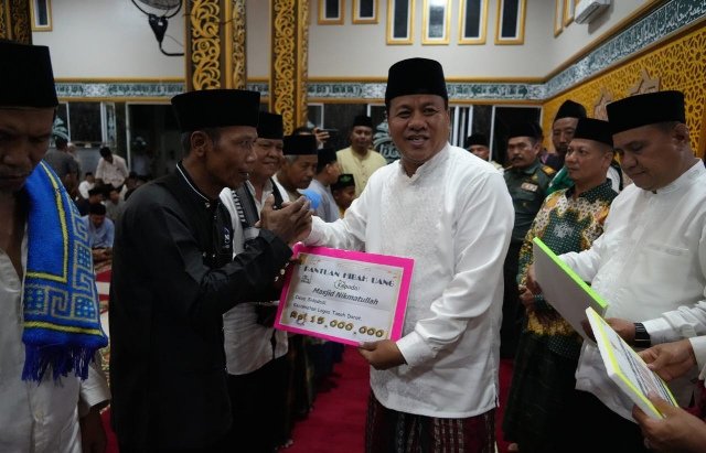 Safari Ramadhan di Desa Sidodadi, PLT Bupati Kuansing Janjikan Pengaspalan Jalan