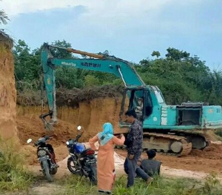 Serobot Lahan Untuk Galian C Warga Siak Hulu MelaporÂ 