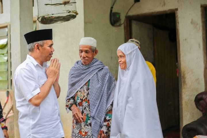 Dr Kamsol Sisir Warga Miskin di Gunung Bungsu