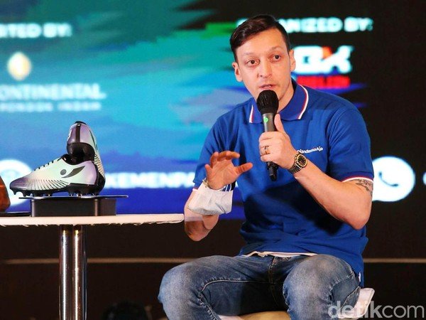 Mesut Oezil Memiliki Pesan untuk Sepakbola Indonesia