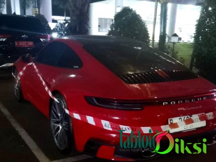 Kejagung RI Menyita Sedan Porsche Senilai Rp3 Miliar