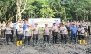 Polres Bengkalis Tanam Ratusan Bibit Mangrove