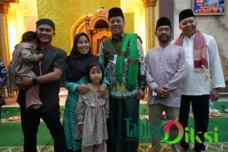 Di Hadapan Ribuan Warga Singingi Hilir,  Suhardiman Berikan Kejutan Hadiah Umroh Untuk Seorang Guru PAUD Â 