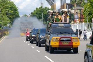 Cegah MassiveÂ Penyebaran Covid, Polda Riau Bersama Forkopimda Lakukan Disinfektan Skala Besar Di Jalan