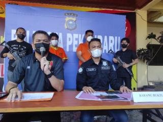 Tertangkapnya Dalang Pelemparan Kepala Anjing dan Penyiraman Bensin di Kediaman Pejabat, Polresta Pekanbaru Gelar Konferensi Pers