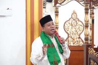 Safari Ramadhan di Desa Langsat Hulu, PLT Bupati Kuansing Serahkan Batuan Ke Sejumlah Mesjid 