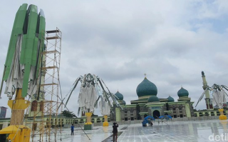 Meski Diblacklist BJM Lanjut Proyek Payung Elektrik Masjid An-Nur