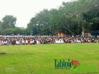 Ribuan Masyarakat Bersama Pemda Kuansing Laksanakan Shalat Id di Lapangan Limuno Teluk kuantan 