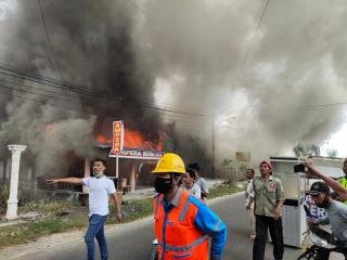 Sijago Merah Mengamuk, Enam Bangunan Permanen Ludes Terbakar