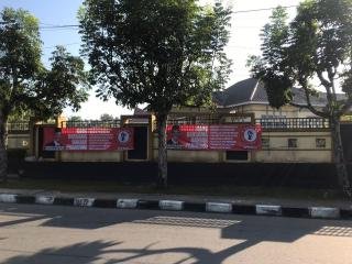 Spanduk Ganjar Pranowo Dicopot Paksa Satpol PP Pemkab Kuansing