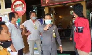 Terkesan Halangi Wartawan, Oknum Staf Kantor ATR / BPN Rokan Hulu Tuduh Awak Media Intervensi Kantor