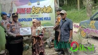 Polsek Tapung Hulu Bagikan Bansos ke Warga Kurang Mampu di Desa Bukit Kemuning