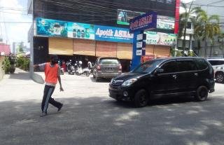 Diduga Korlap Parkir PT. Datama, Jual Tiket Parkir Beserta Atribut Kepada Juru Parkir