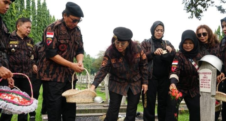 Rayakan HUT Ke-21, KBPP Polri Ziarah ke Makam Mantan Kapolri di Kalibata