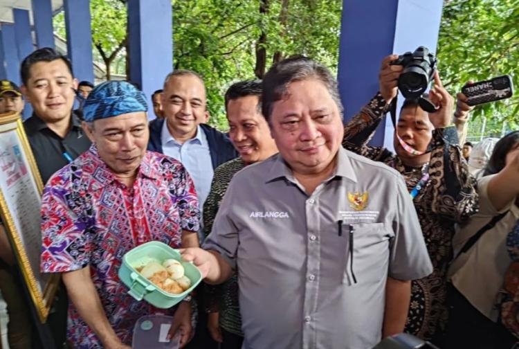 BOS Dialihkan Untuk Makan Siang Gratis 