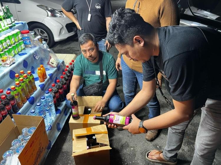 Satres Narkoba Polresta Pekanbaru Temukan 235 Botol Miras Tanpa Izin Saat KRYD