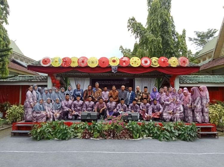 SMA Negeri Plus Riau Rayakan Pelepasan 148 Siswa Kelas XII