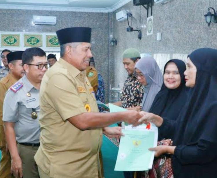 Bupati Siak Bagi-bagi Ratusan Sertifikat Program PTSL 2024 