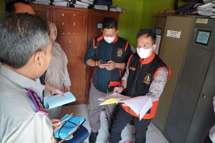 Pidsus Kejati Riau Geladah Kantor DPMPTSP Musi Rawas Terkait Dugaan Korupsi SPH