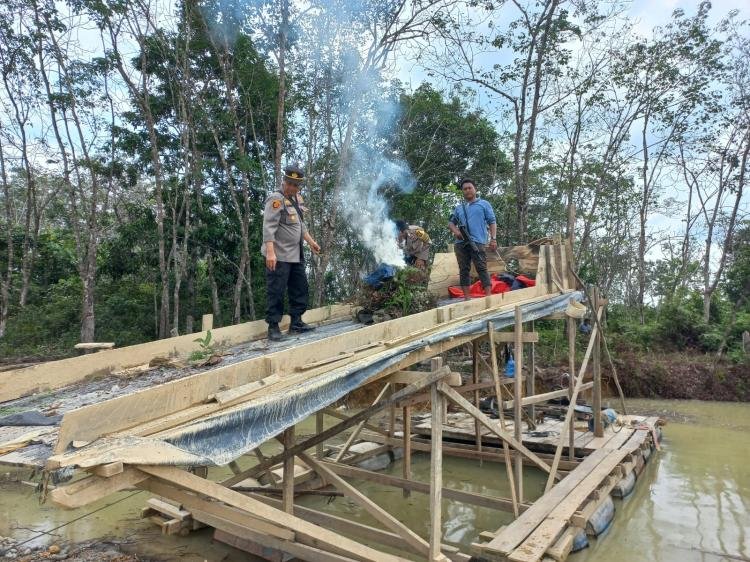 Kapolsek Pangean dan Kapolsek Benai Tertibkan PETI di Perbatasan Kecamatan Pangean dan Benai