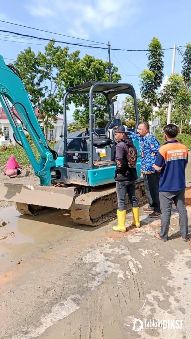 Kadis LH Rohil Ikut Bersihkan Lumpur Air Pasang