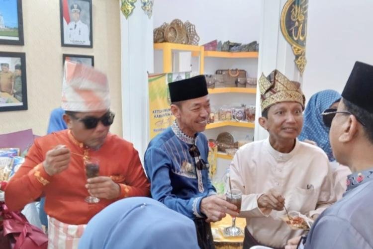 Stand Bazar Rohil Ramai Pengunjung