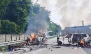 Tabrakan Hebat di Tol Japek