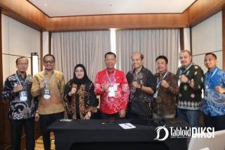 Sekdako Pekanbaru dan Kadiskominfo Hadiri Evaluasi Smart City di Denpasar