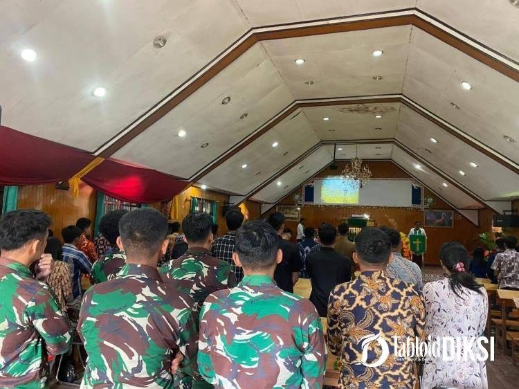 Kehangatan Ibadah, TNI Bersama Masyarakat Puncak Papua Tengah