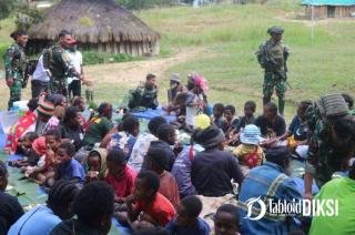 Yonif 323 Buaya Putih Jalin Kebersamaan Makan Siang 