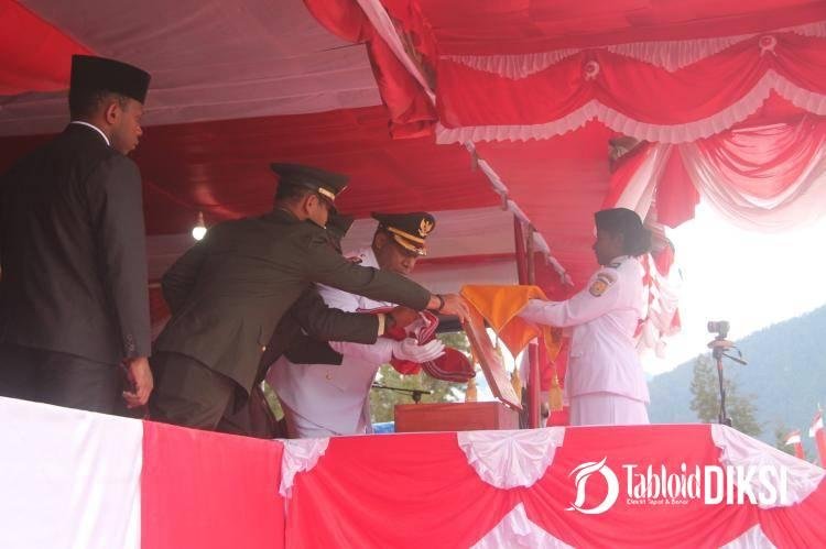 Peringatan HUT RI Ke-79, Satgas Yonif 323 Buaya Putih Ikuti Upacara