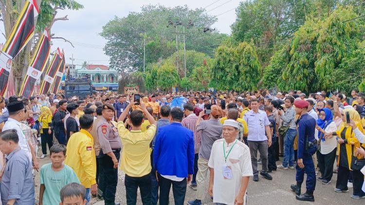 Kekuatan Rakyat, Massa Adam - Sutoyo Paling Ramai Saat Daftar ke KPU Kuansing