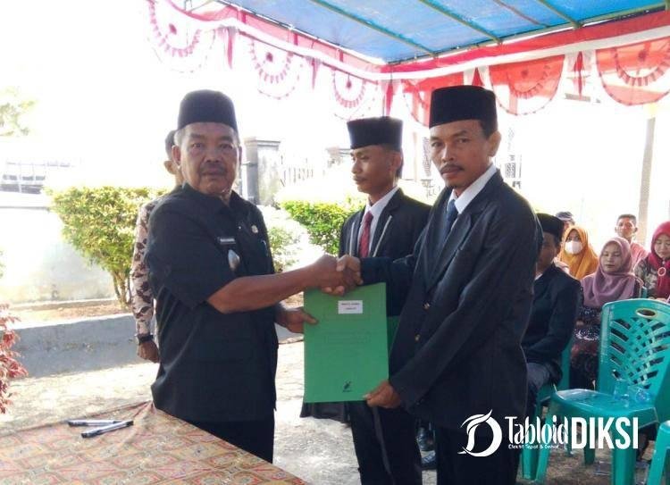 Anggota PAW BPD Sungai Paku Dilantik Pj.Bupati Kampar Diwakili Camat Kampar Kiri, Himbau Sukseskan dan Jaga Kondusifitas Pilkada 2024 